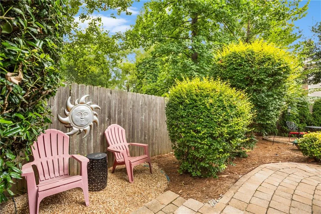 215 Glenridge Close Circle, Sandy Springs, Georgia 30328, 4 Bedrooms Bedrooms, ,2 BathroomsBathrooms,Residential,Sold,215 Glenridge Close Circle,7254557