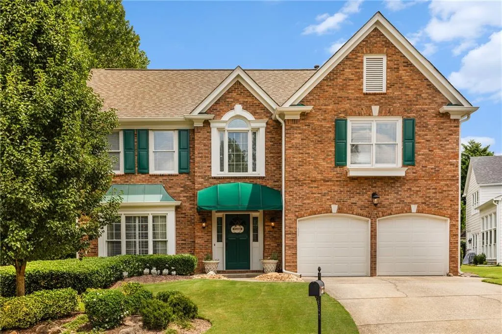 215 Glenridge Close Circle, Sandy Springs, Georgia 30328, 4 Bedrooms Bedrooms, ,2 BathroomsBathrooms,Residential,Sold,215 Glenridge Close Circle,7254557