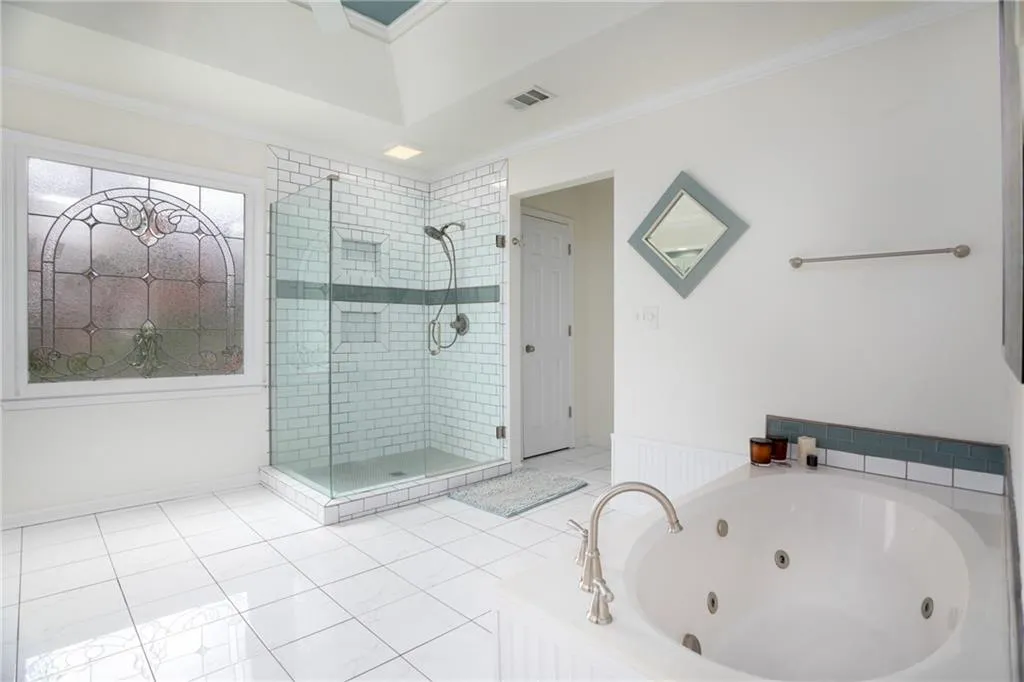 215 Glenridge Close Circle, Sandy Springs, Georgia 30328, 4 Bedrooms Bedrooms, ,2 BathroomsBathrooms,Residential,Sold,215 Glenridge Close Circle,7254557