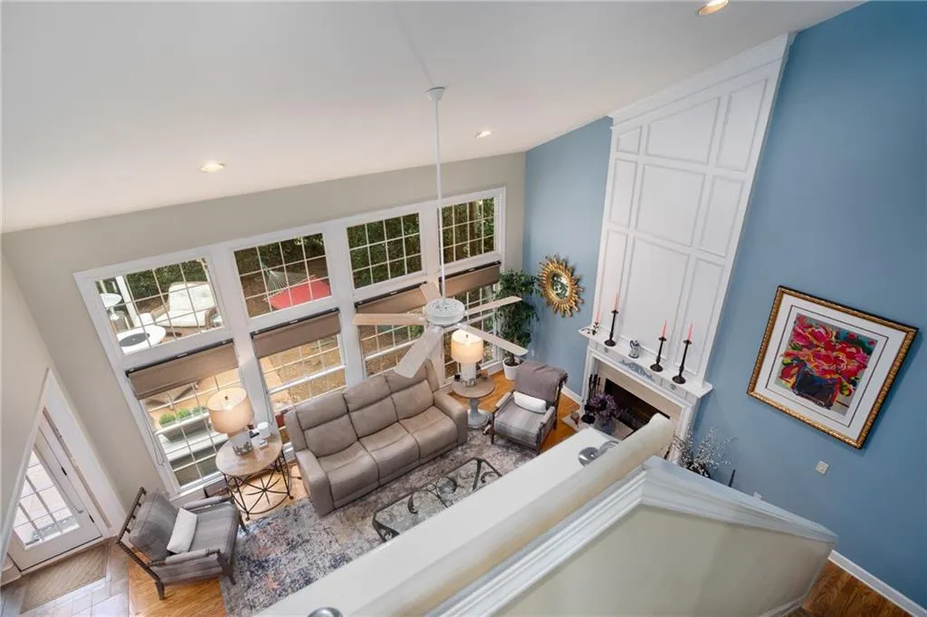 215 Glenridge Close Circle, Sandy Springs, Georgia 30328, 4 Bedrooms Bedrooms, ,2 BathroomsBathrooms,Residential,Sold,215 Glenridge Close Circle,7254557