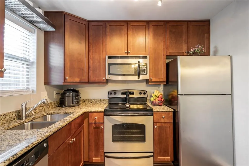 245 Winding River Drive Unit B, Sandy Springs, Georgia 30350, 2 Bedrooms Bedrooms, ,1 BathroomBathrooms,Residential,Sold,245 Winding River Drive Unit B,6514875