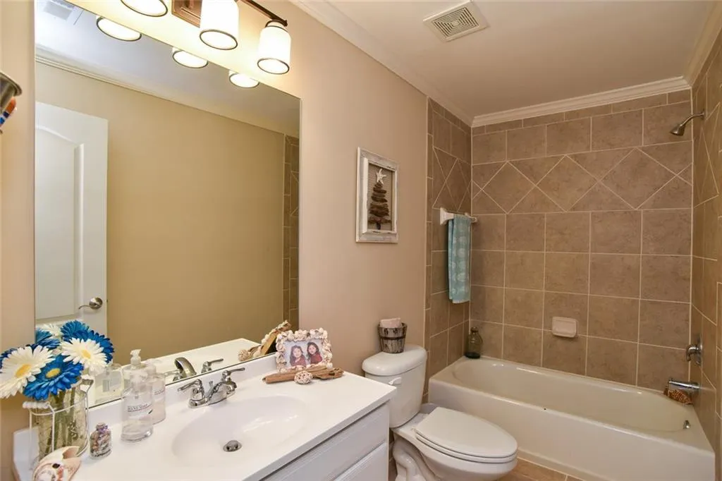 6304 Mount Vernon Oaks Drive, Atlanta, Georgia 30328, 5 Bedrooms Bedrooms, ,4 BathroomsBathrooms,Residential,Sold,6304 Mount Vernon Oaks Drive,5902732