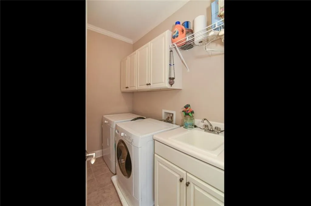 6304 Mount Vernon Oaks Drive, Atlanta, Georgia 30328, 5 Bedrooms Bedrooms, ,4 BathroomsBathrooms,Residential,Sold,6304 Mount Vernon Oaks Drive,5902732
