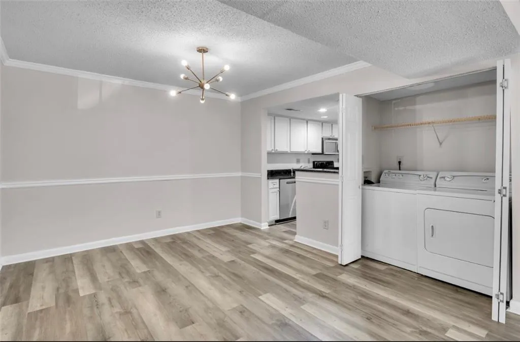 6900 Roswell Road Unit 10q, Atlanta, Georgia 30328, 2 Bedrooms Bedrooms, ,2 BathroomsBathrooms,Residential,For Sale,6900 Roswell Road Unit 10q,7634777