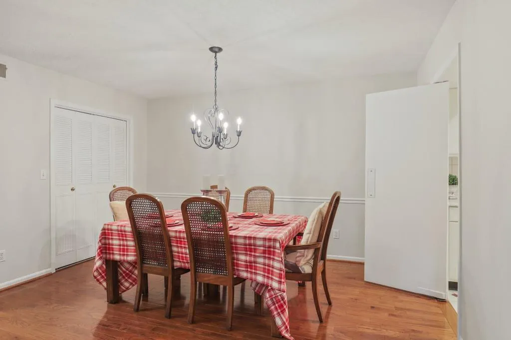6851 Roswell Road Unit C-5, Atlanta, Georgia 30328, 3 Bedrooms Bedrooms, ,2 BathroomsBathrooms,Residential,Sold,6851 Roswell Road Unit C-5,6815800