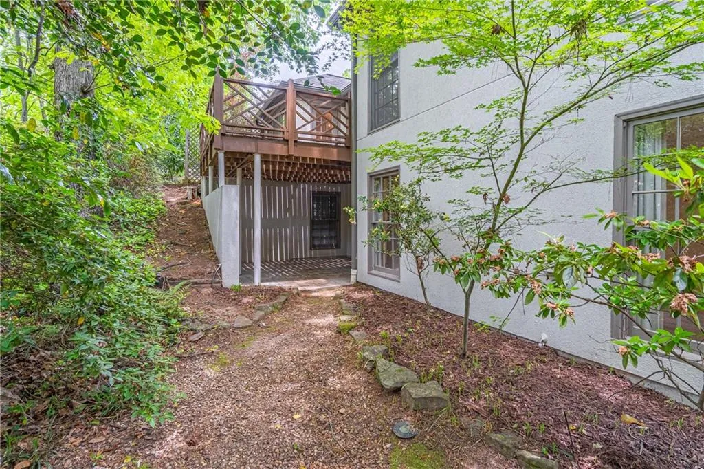 495 Greenlaurel Drive, Sandy Springs, Georgia 30342, 4 Bedrooms Bedrooms, ,3 BathroomsBathrooms,Residential,Sold,495 Greenlaurel Drive,7379298