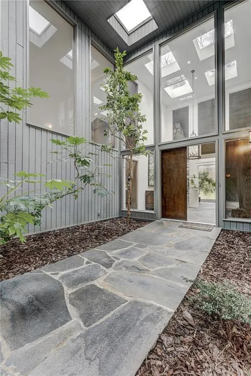 6405 Riverside Drive, Atlanta, Georgia 30328, 5 Bedrooms Bedrooms, ,4 BathroomsBathrooms,Residential,Sold,6405 Riverside Drive,6119191