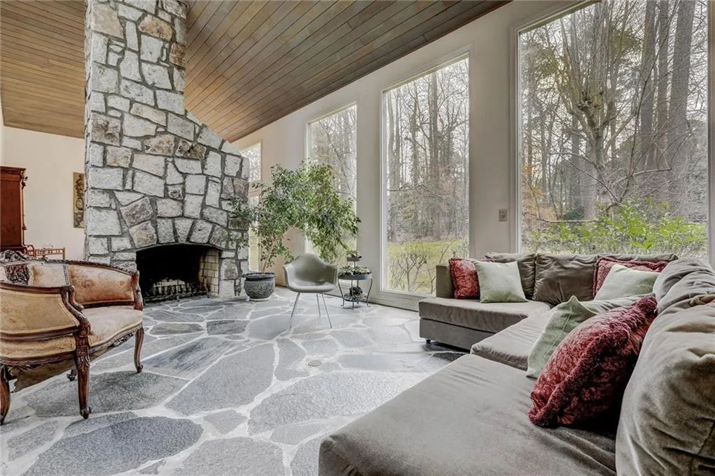 6405 Riverside Drive, Atlanta, Georgia 30328, 5 Bedrooms Bedrooms, ,4 BathroomsBathrooms,Residential,Sold,6405 Riverside Drive,6119191
