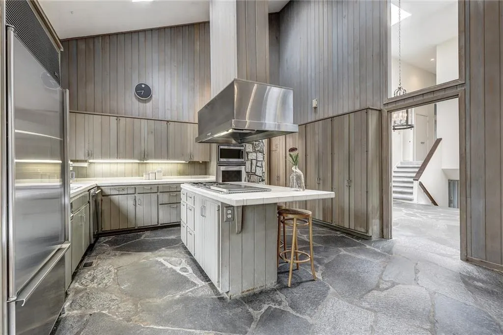 6405 Riverside Drive, Atlanta, Georgia 30328, 5 Bedrooms Bedrooms, ,4 BathroomsBathrooms,Residential,Sold,6405 Riverside Drive,6119191