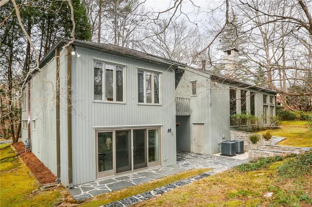 6405 Riverside Drive, Atlanta, Georgia 30328, 5 Bedrooms Bedrooms, ,4 BathroomsBathrooms,Residential,Sold,6405 Riverside Drive,6119191