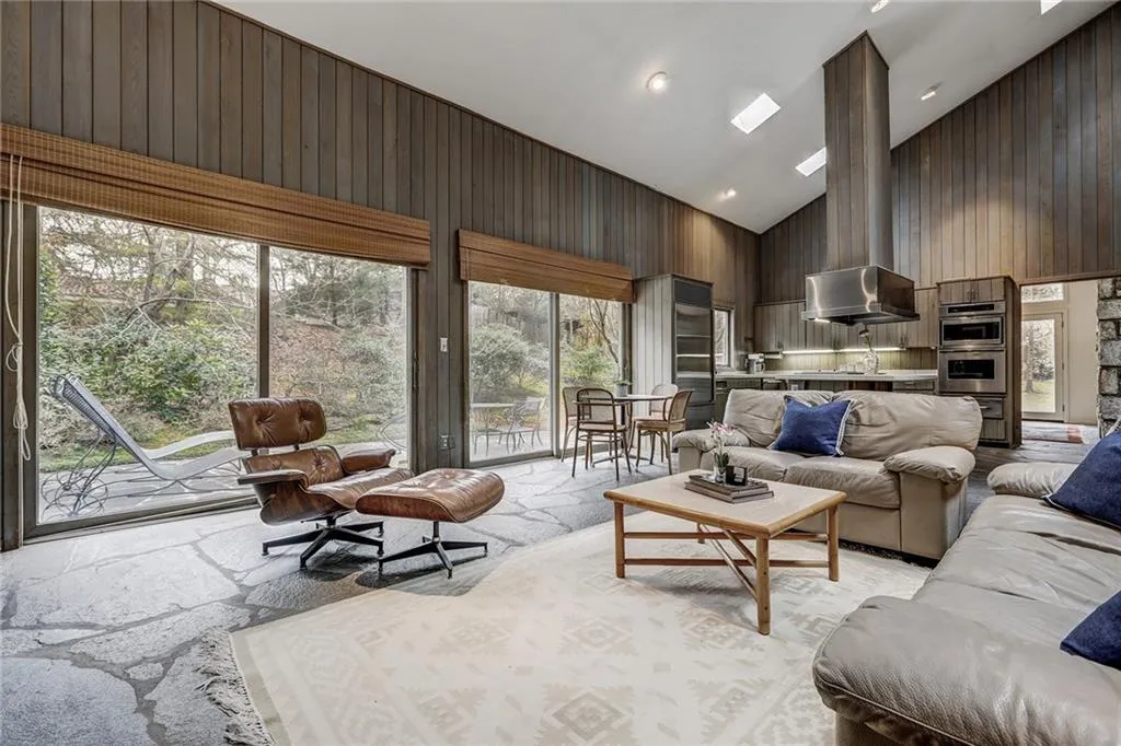 6405 Riverside Drive, Atlanta, Georgia 30328, 5 Bedrooms Bedrooms, ,4 BathroomsBathrooms,Residential,Sold,6405 Riverside Drive,6119191