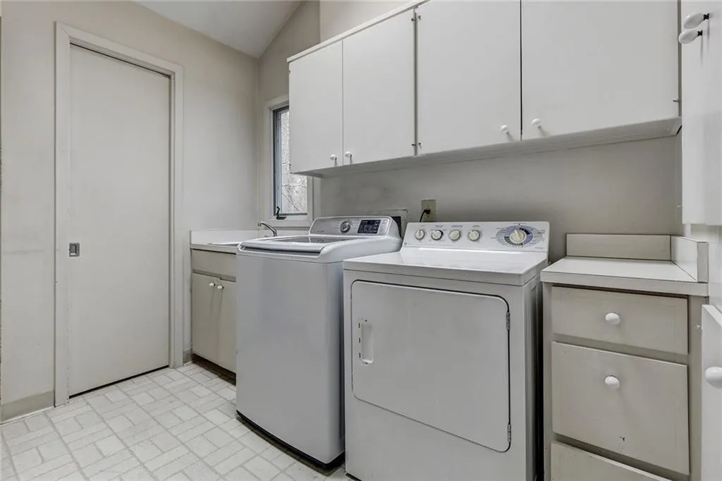 6405 Riverside Drive, Atlanta, Georgia 30328, 5 Bedrooms Bedrooms, ,4 BathroomsBathrooms,Residential,Sold,6405 Riverside Drive,6119191