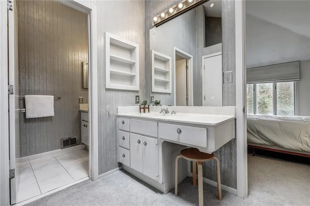 6405 Riverside Drive, Atlanta, Georgia 30328, 5 Bedrooms Bedrooms, ,4 BathroomsBathrooms,Residential,Sold,6405 Riverside Drive,6119191
