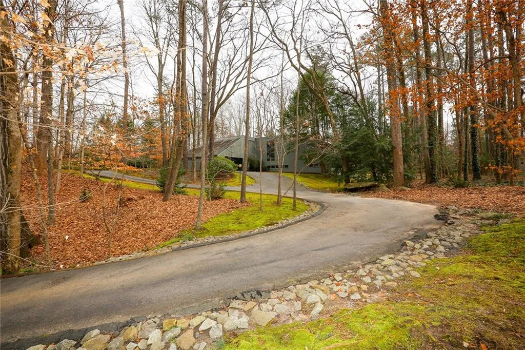 6405 Riverside Drive, Atlanta, Georgia 30328, 5 Bedrooms Bedrooms, ,4 BathroomsBathrooms,Residential,Sold,6405 Riverside Drive,6119191