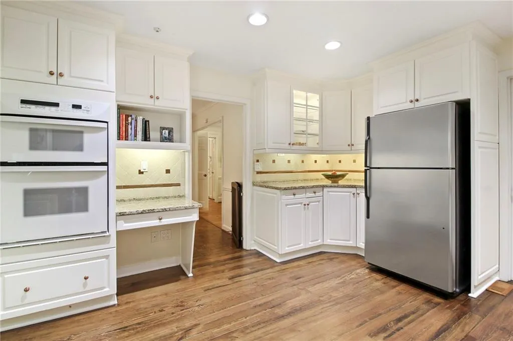 598 Chestnut Oak Court, Atlanta, Georgia 30327, 5 Bedrooms Bedrooms, ,3 BathroomsBathrooms,Residential,Sold,598 Chestnut Oak Court,6923801