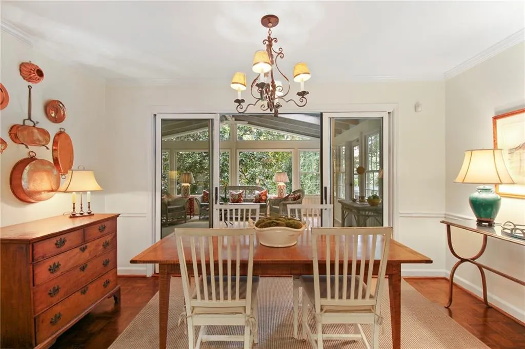 598 Chestnut Oak Court, Atlanta, Georgia 30327, 5 Bedrooms Bedrooms, ,3 BathroomsBathrooms,Residential,Sold,598 Chestnut Oak Court,6923801