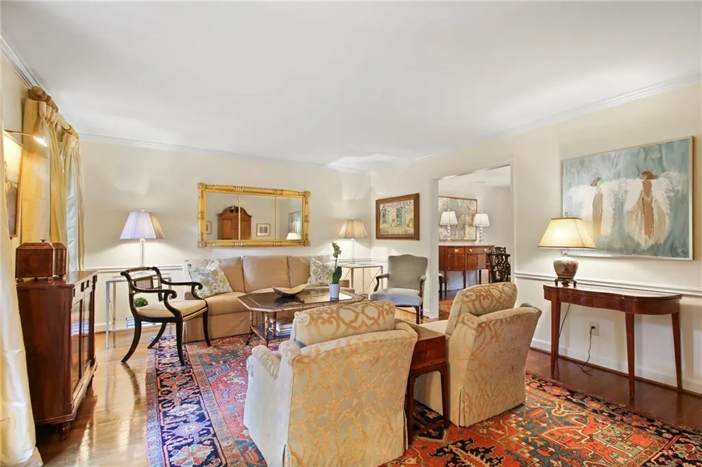 598 Chestnut Oak Court, Atlanta, Georgia 30327, 5 Bedrooms Bedrooms, ,3 BathroomsBathrooms,Residential,Sold,598 Chestnut Oak Court,6923801