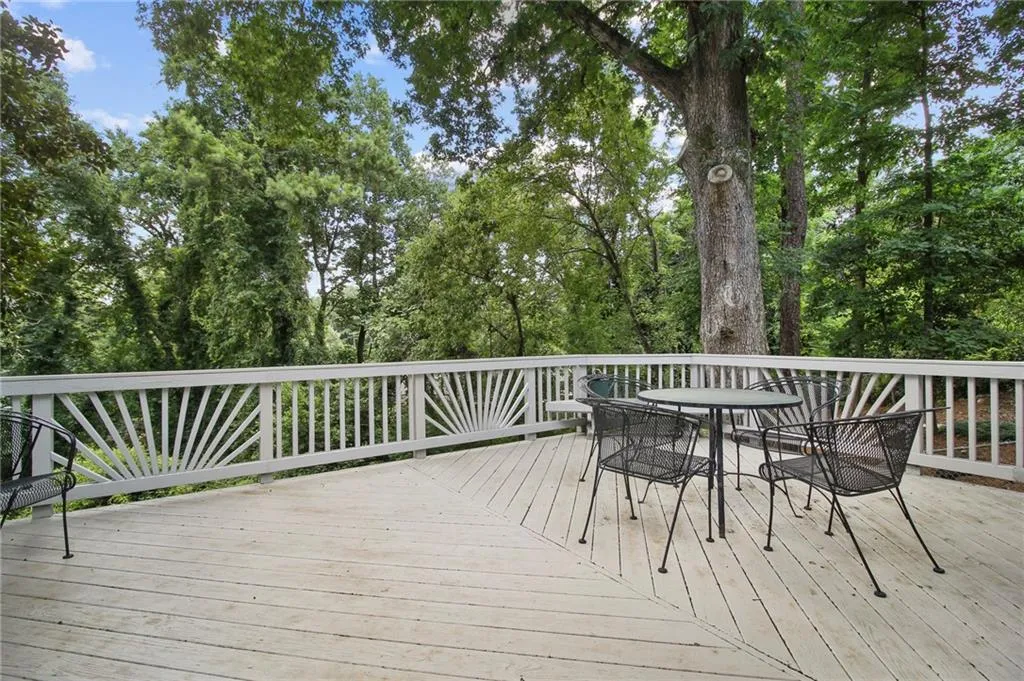 598 Chestnut Oak Court, Atlanta, Georgia 30327, 5 Bedrooms Bedrooms, ,3 BathroomsBathrooms,Residential,Sold,598 Chestnut Oak Court,6923801