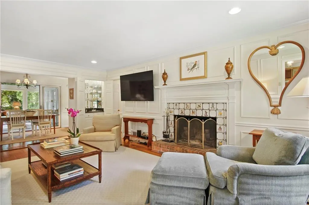 598 Chestnut Oak Court, Atlanta, Georgia 30327, 5 Bedrooms Bedrooms, ,3 BathroomsBathrooms,Residential,Sold,598 Chestnut Oak Court,6923801