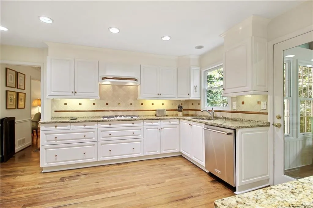 598 Chestnut Oak Court, Atlanta, Georgia 30327, 5 Bedrooms Bedrooms, ,3 BathroomsBathrooms,Residential,Sold,598 Chestnut Oak Court,6923801