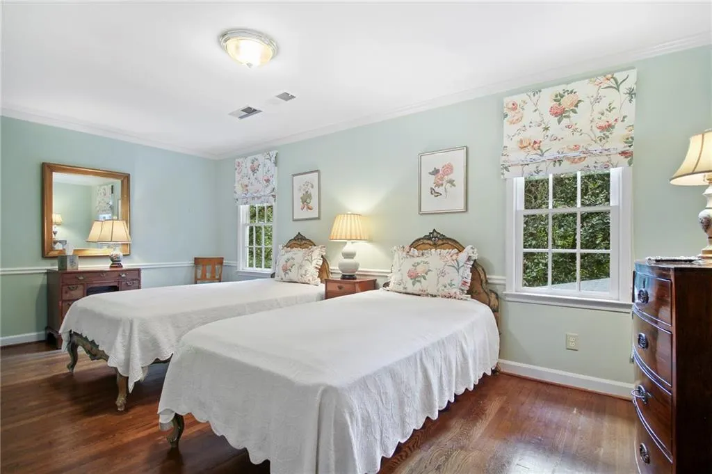 598 Chestnut Oak Court, Atlanta, Georgia 30327, 5 Bedrooms Bedrooms, ,3 BathroomsBathrooms,Residential,Sold,598 Chestnut Oak Court,6923801