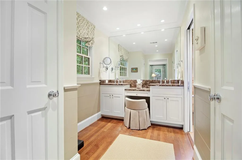 598 Chestnut Oak Court, Atlanta, Georgia 30327, 5 Bedrooms Bedrooms, ,3 BathroomsBathrooms,Residential,Sold,598 Chestnut Oak Court,6923801