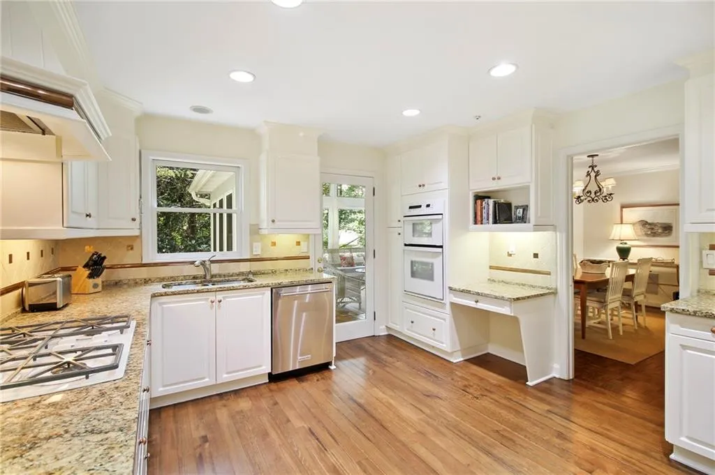 598 Chestnut Oak Court, Atlanta, Georgia 30327, 5 Bedrooms Bedrooms, ,3 BathroomsBathrooms,Residential,Sold,598 Chestnut Oak Court,6923801