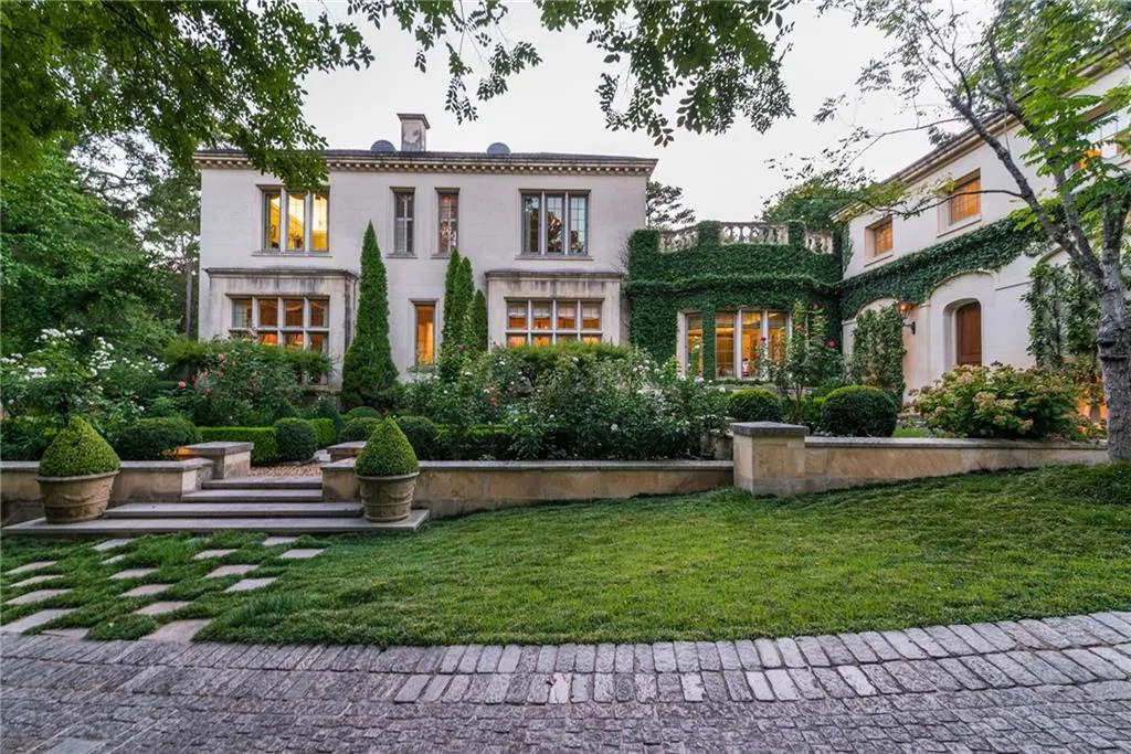 881 W Conway Drive Nw, Atlanta, Georgia 30327, 6 Bedrooms Bedrooms, ,8 BathroomsBathrooms,Residential,For Sale,881 W Conway Drive Nw,7676978