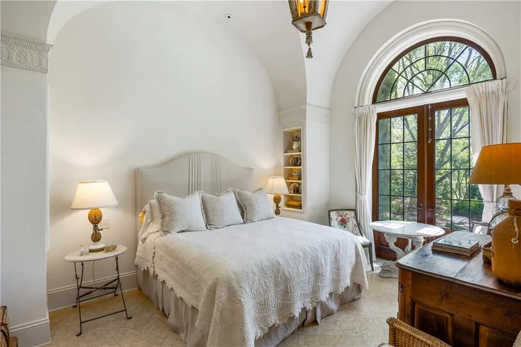 881 W Conway Drive Nw, Atlanta, Georgia 30327, 6 Bedrooms Bedrooms, 0 ,8 BathroomsBathrooms,Residential,For Sale,881 W Conway Drive Nw,7676978