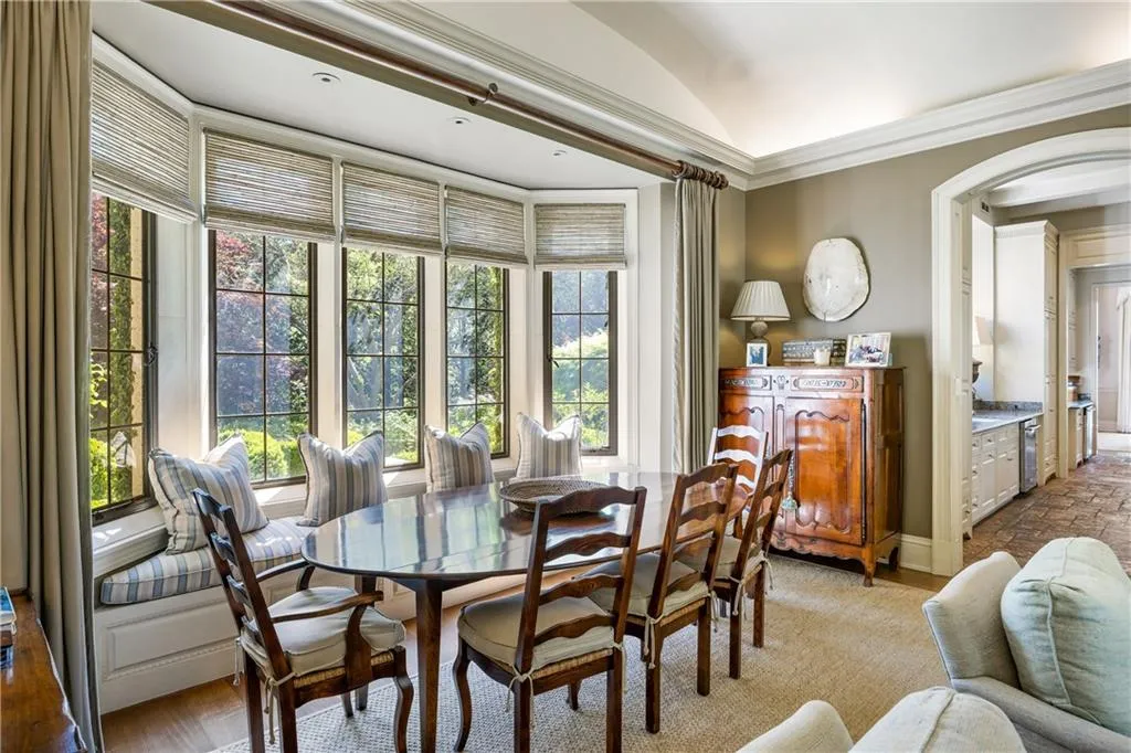 881 W Conway Drive Nw, Atlanta, Georgia 30327, 6 Bedrooms Bedrooms, 0 ,8 BathroomsBathrooms,Residential,For Sale,881 W Conway Drive Nw,7676978