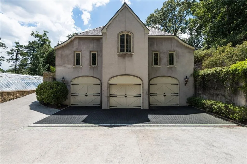 881 W Conway Drive Nw, Atlanta, Georgia 30327, 6 Bedrooms Bedrooms, ,8 BathroomsBathrooms,Residential,For Sale,881 W Conway Drive Nw,7676978