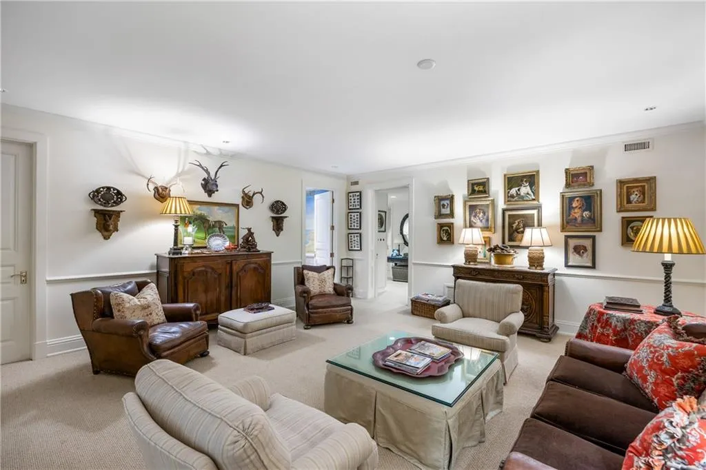 881 W Conway Drive Nw, Atlanta, Georgia 30327, 6 Bedrooms Bedrooms, 0 ,8 BathroomsBathrooms,Residential,For Sale,881 W Conway Drive Nw,7676978