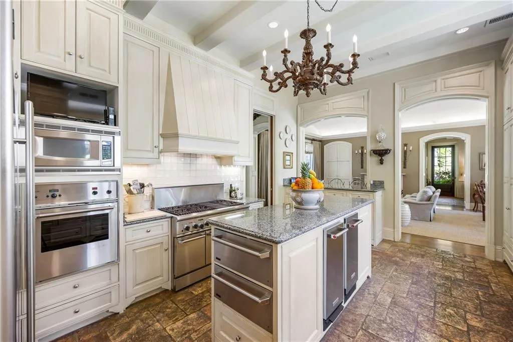 881 W Conway Drive Nw, Atlanta, Georgia 30327, 6 Bedrooms Bedrooms, 0 ,8 BathroomsBathrooms,Residential,For Sale,881 W Conway Drive Nw,7676978
