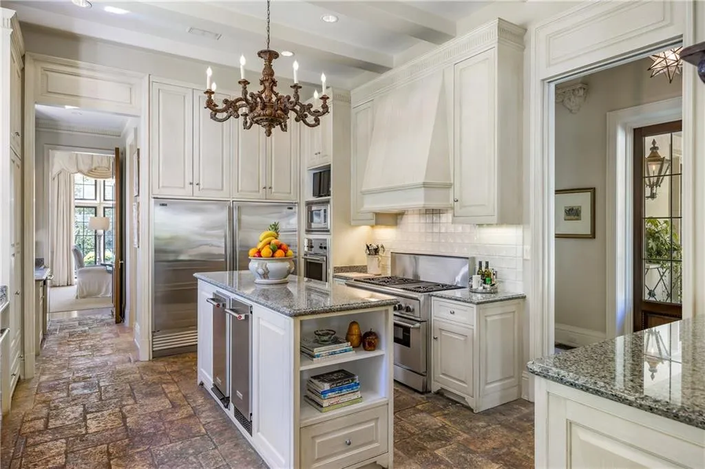 881 W Conway Drive Nw, Atlanta, Georgia 30327, 6 Bedrooms Bedrooms, 0 ,8 BathroomsBathrooms,Residential,For Sale,881 W Conway Drive Nw,7676978