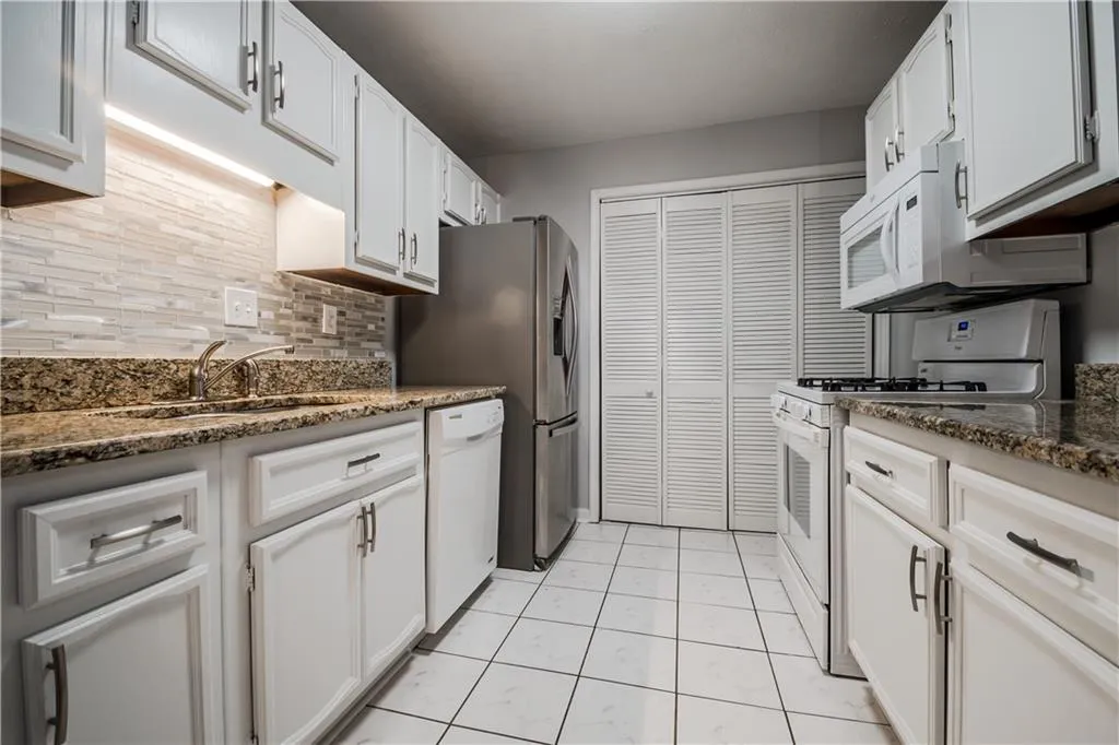 1504 Natchez Trace, Atlanta, Georgia 30350, 2 Bedrooms Bedrooms, ,2 BathroomsBathrooms,Residential,Sold,1504 Natchez Trace,5855021