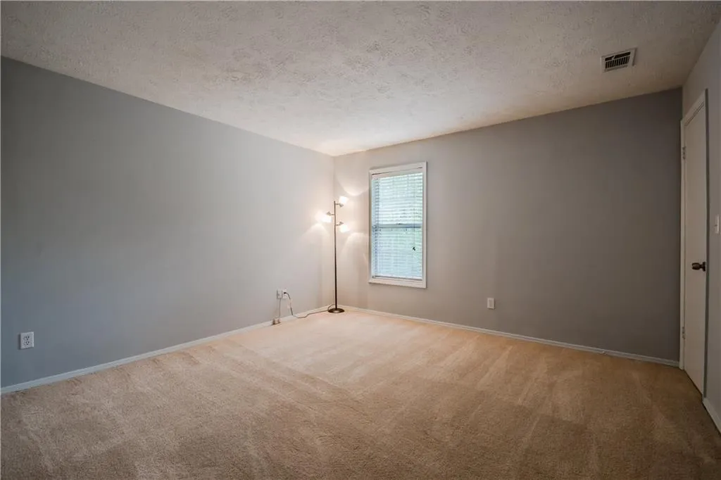 1504 Natchez Trace, Atlanta, Georgia 30350, 2 Bedrooms Bedrooms, ,2 BathroomsBathrooms,Residential,Sold,1504 Natchez Trace,5855021