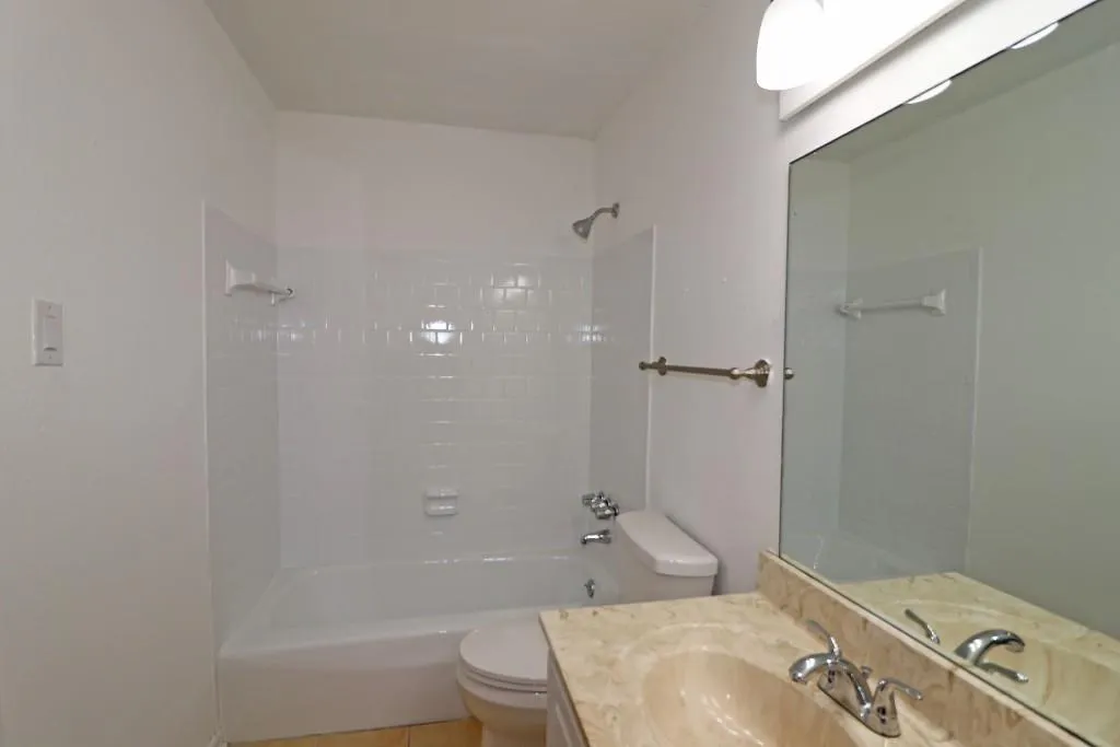 6900 Roswell Road Unit G6, Sandy Springs, Georgia 30328, 3 Bedrooms Bedrooms, ,2 BathroomsBathrooms,Residential,Sold,6900 Roswell Road Unit G6,6975506