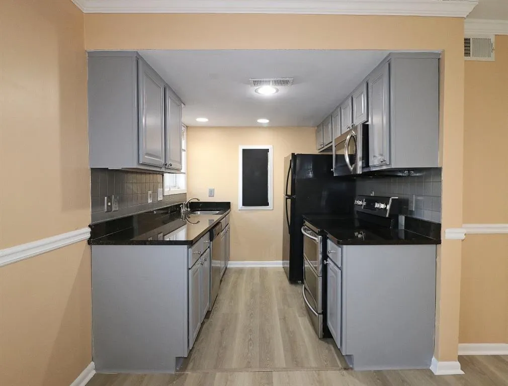 6900 Roswell Road Unit G6, Sandy Springs, Georgia 30328, 3 Bedrooms Bedrooms, ,2 BathroomsBathrooms,Residential,Sold,6900 Roswell Road Unit G6,6975506