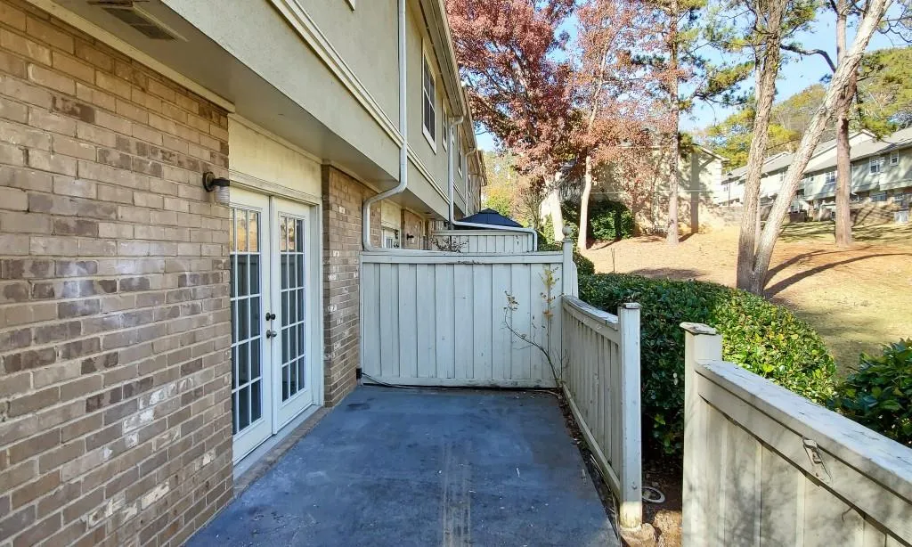 6900 Roswell Road Unit G6, Sandy Springs, Georgia 30328, 3 Bedrooms Bedrooms, ,2 BathroomsBathrooms,Residential,Sold,6900 Roswell Road Unit G6,6975506