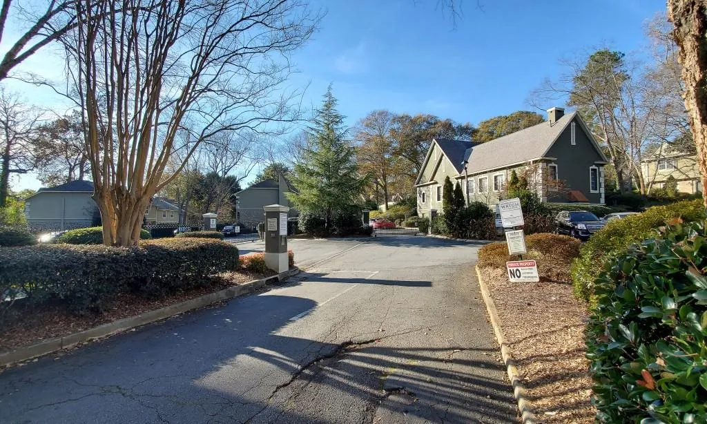 6900 Roswell Road Unit G6, Sandy Springs, Georgia 30328, 3 Bedrooms Bedrooms, ,2 BathroomsBathrooms,Residential,Sold,6900 Roswell Road Unit G6,6975506