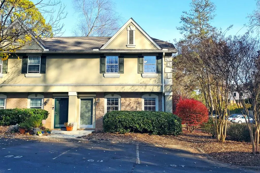 6900 Roswell Road Unit G6, Sandy Springs, Georgia 30328, 3 Bedrooms Bedrooms, ,2 BathroomsBathrooms,Residential,Sold,6900 Roswell Road Unit G6,6975506