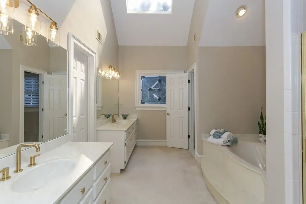 7575 Wolf Brook Drive, Sandy Springs, Georgia 30350, 4 Bedrooms Bedrooms, ,4 BathroomsBathrooms,Residential,Sold,7575 Wolf Brook Drive,6711069