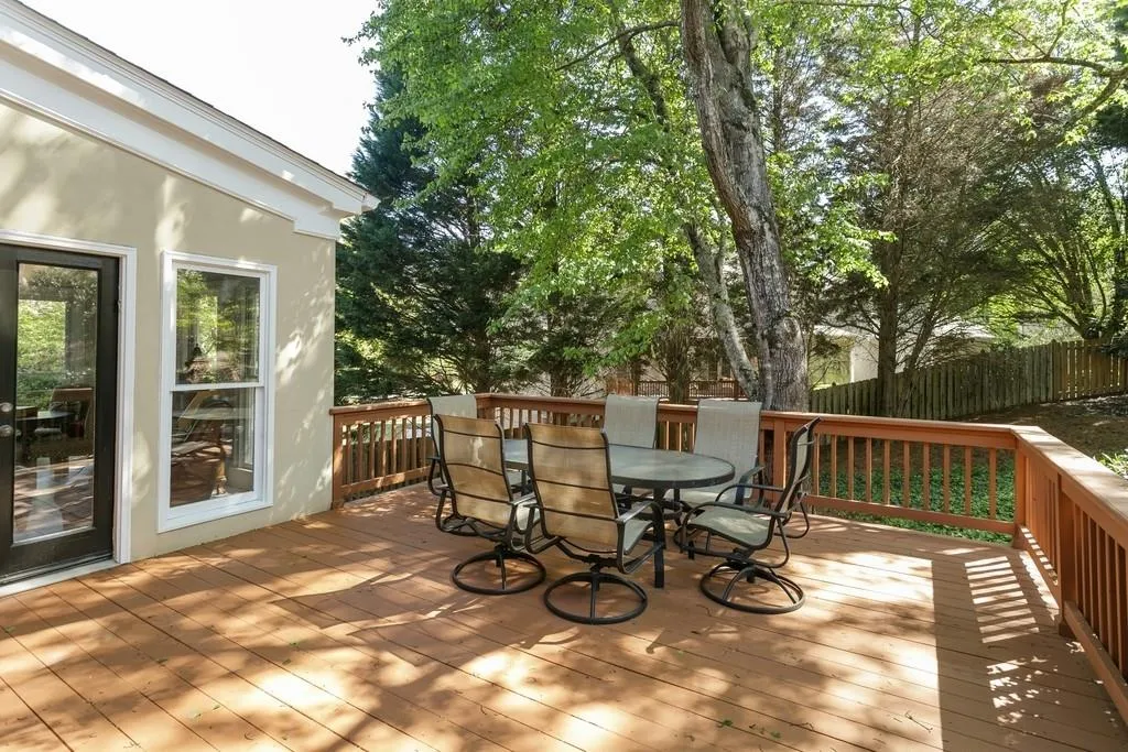 7575 Wolf Brook Drive, Sandy Springs, Georgia 30350, 4 Bedrooms Bedrooms, ,4 BathroomsBathrooms,Residential,Sold,7575 Wolf Brook Drive,6711069
