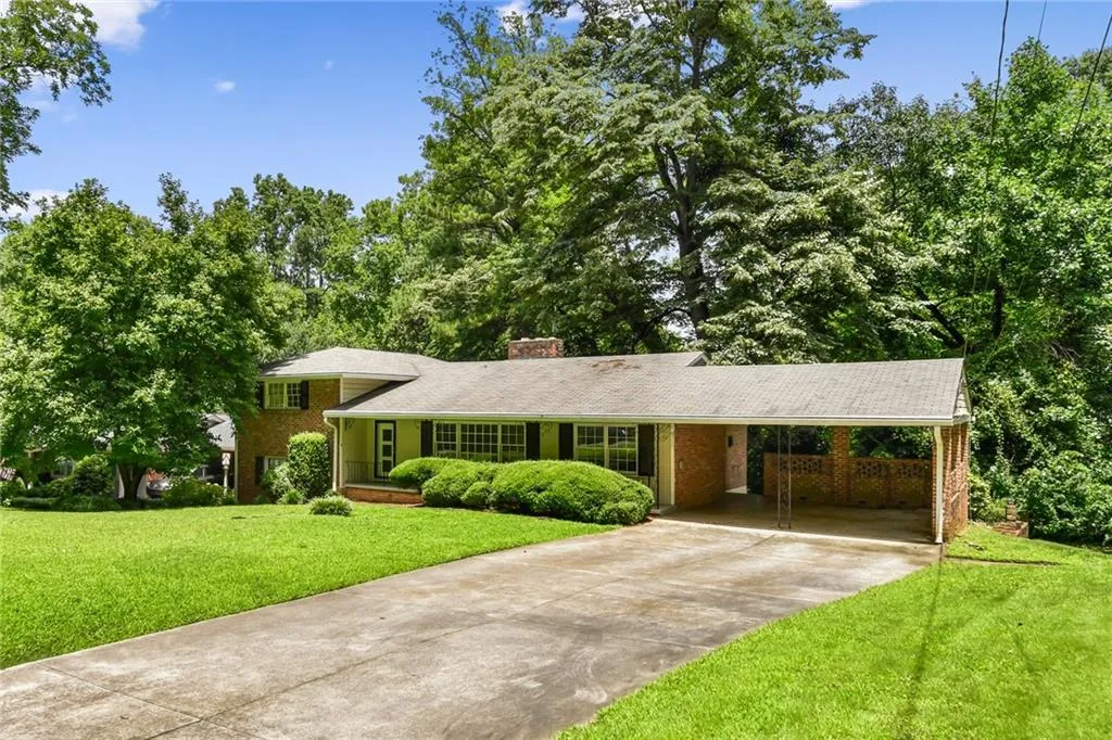 910 Starlight Drive, Atlanta, Georgia 30342, 4 Bedrooms Bedrooms, ,2 BathroomsBathrooms,Residential,Sold,910 Starlight Drive,6918874