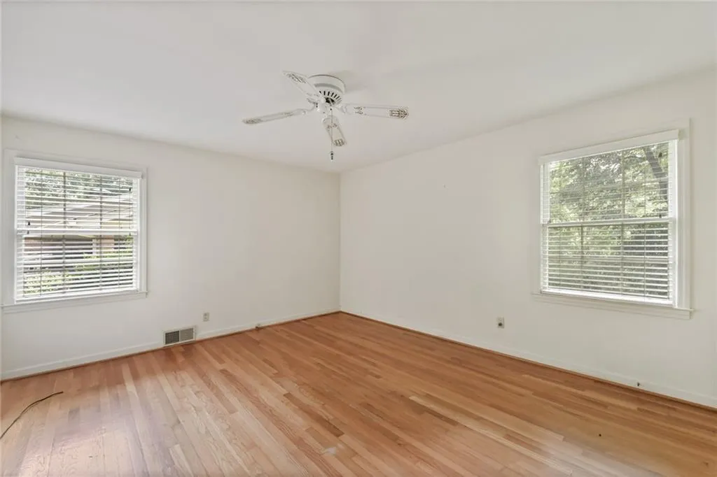 910 Starlight Drive, Atlanta, Georgia 30342, 4 Bedrooms Bedrooms, ,2 BathroomsBathrooms,Residential,Sold,910 Starlight Drive,6918874