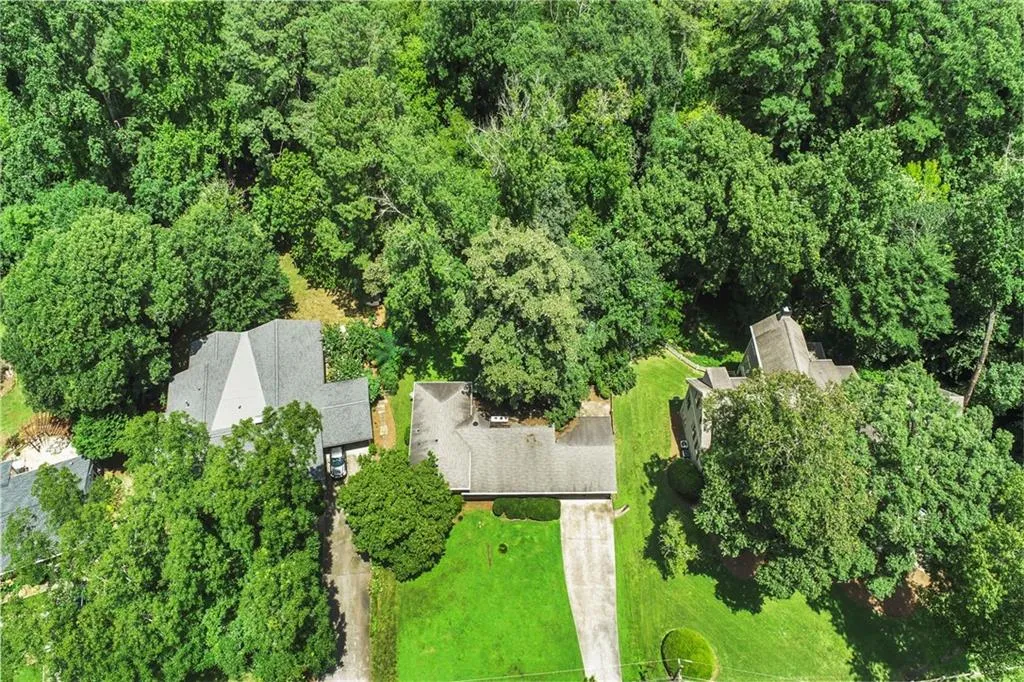 910 Starlight Drive, Atlanta, Georgia 30342, 4 Bedrooms Bedrooms, ,2 BathroomsBathrooms,Residential,Sold,910 Starlight Drive,6918874