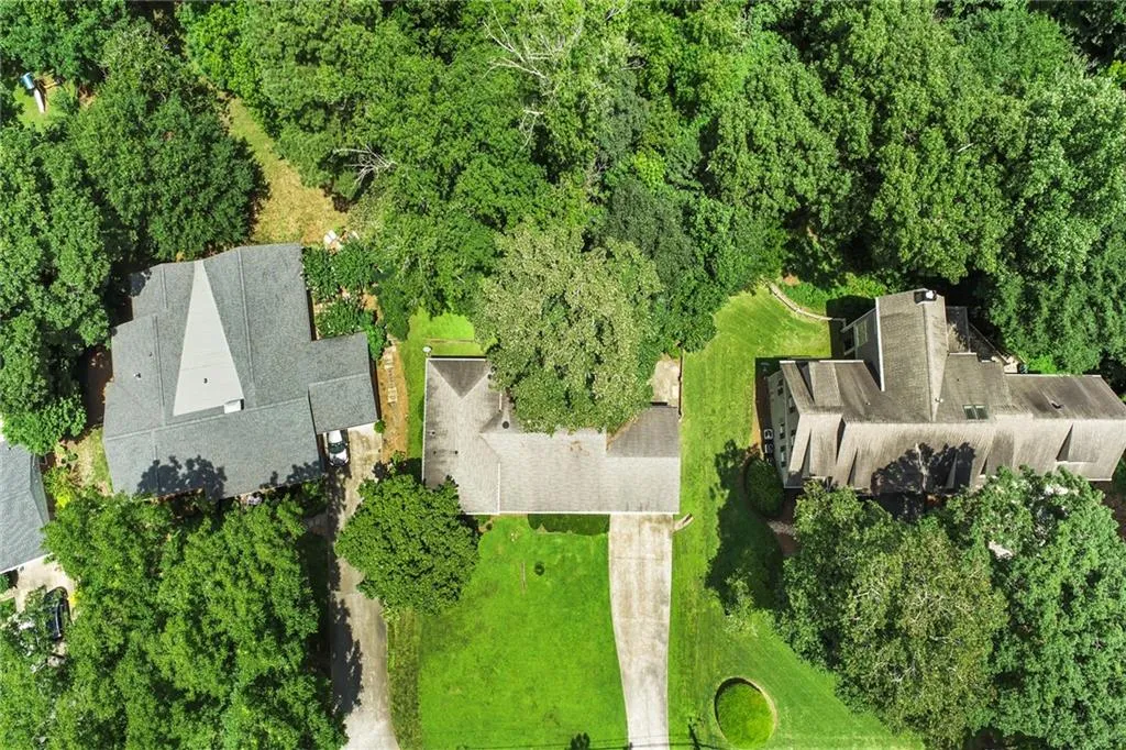 910 Starlight Drive, Atlanta, Georgia 30342, 4 Bedrooms Bedrooms, ,2 BathroomsBathrooms,Residential,Sold,910 Starlight Drive,6918874