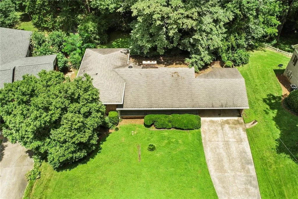 910 Starlight Drive, Atlanta, Georgia 30342, 4 Bedrooms Bedrooms, ,2 BathroomsBathrooms,Residential,Sold,910 Starlight Drive,6918874