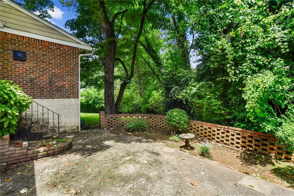 910 Starlight Drive, Atlanta, Georgia 30342, 4 Bedrooms Bedrooms, ,2 BathroomsBathrooms,Residential,Sold,910 Starlight Drive,6918874