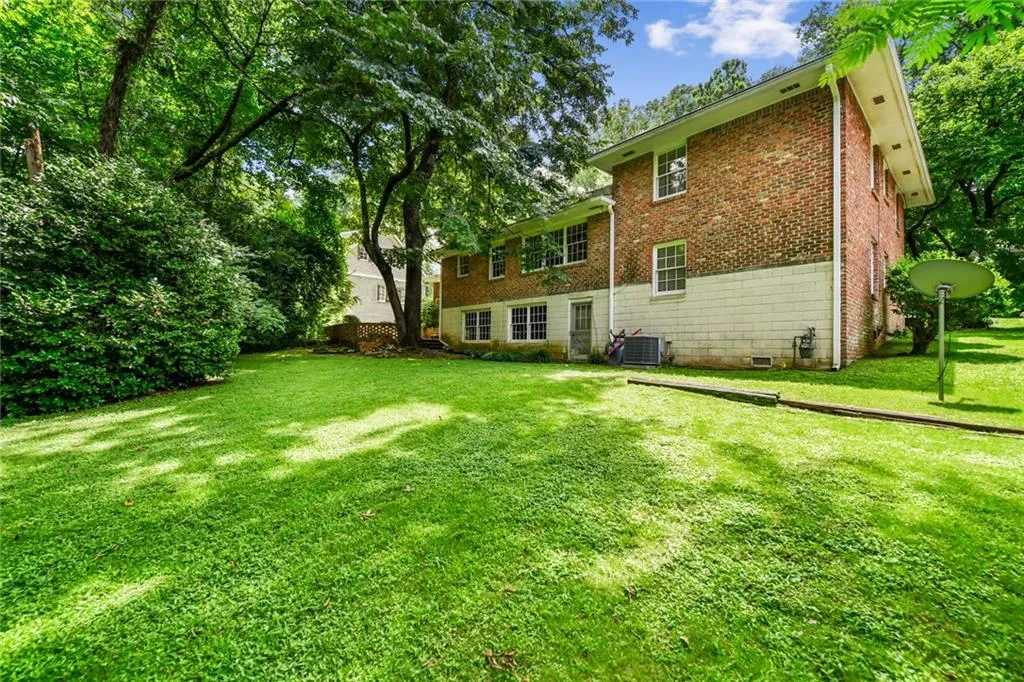 910 Starlight Drive, Atlanta, Georgia 30342, 4 Bedrooms Bedrooms, ,2 BathroomsBathrooms,Residential,Sold,910 Starlight Drive,6918874
